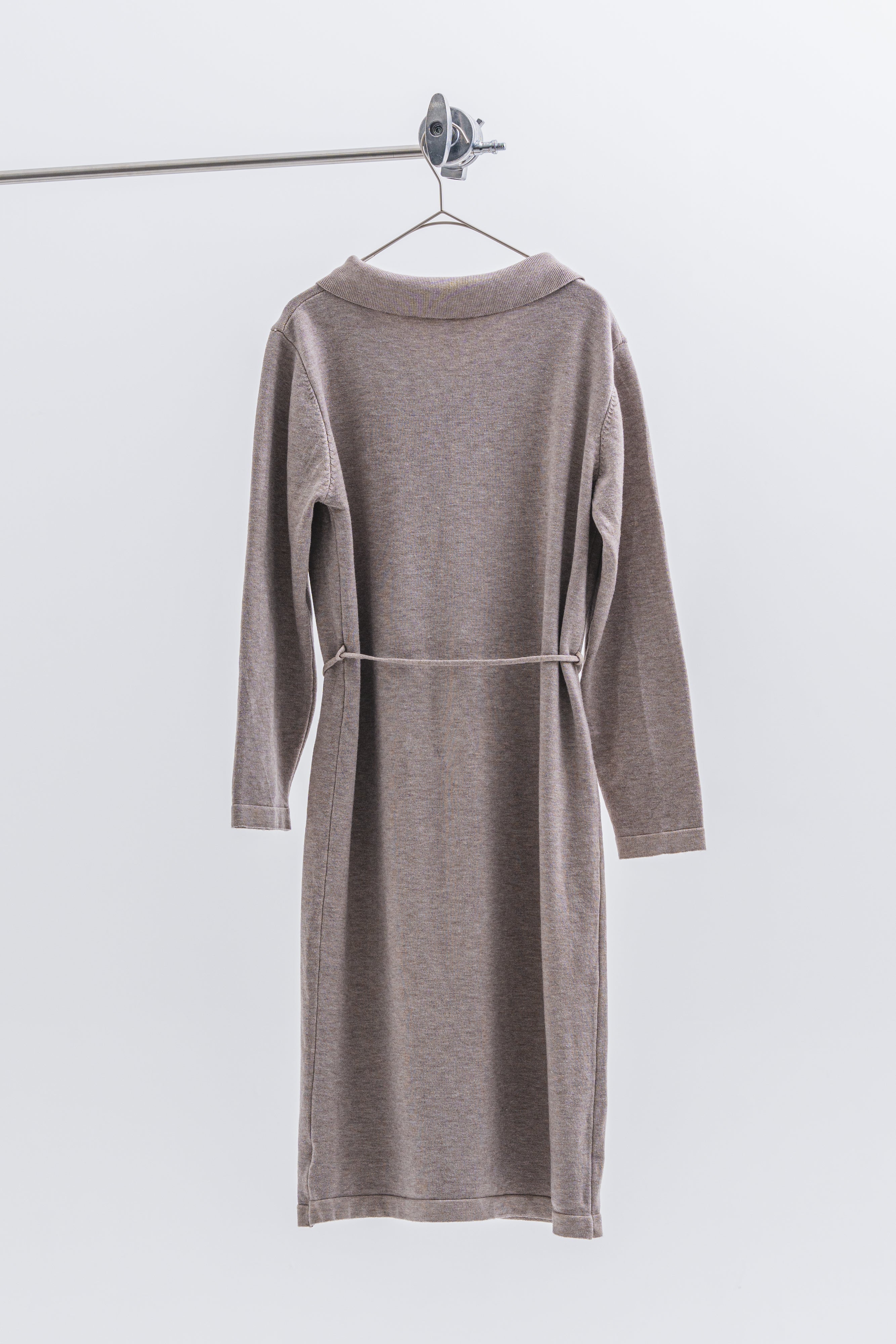 シンプルニットボタンワンピース