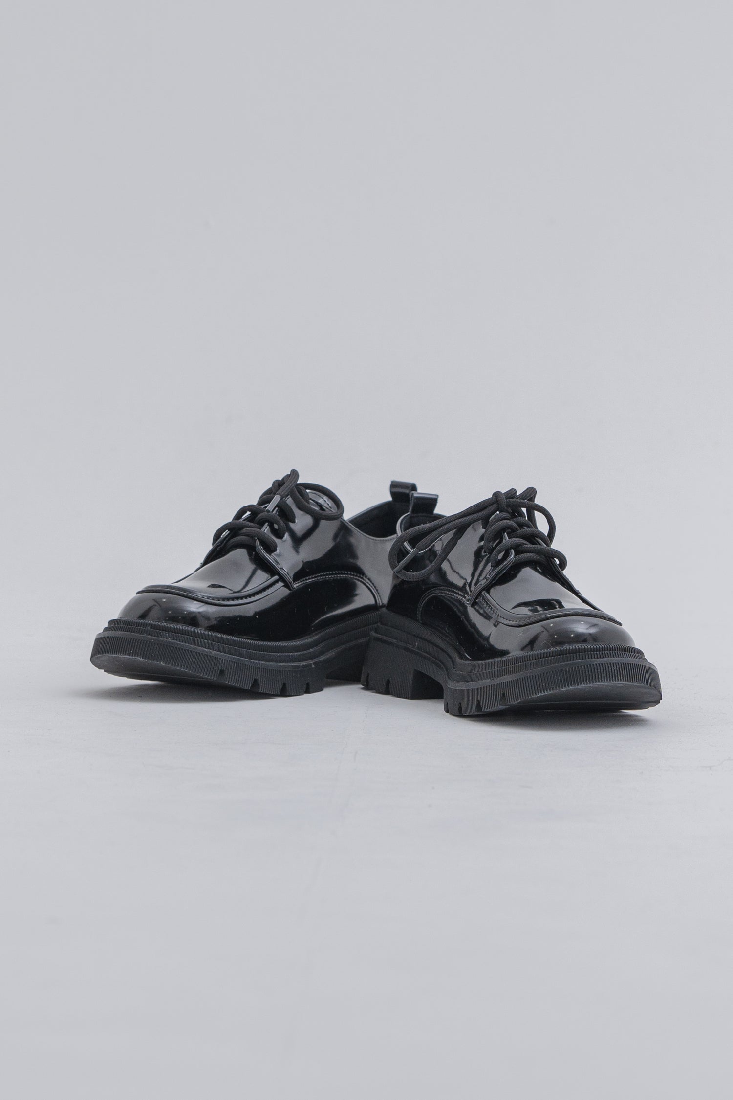 レースアップシューズ