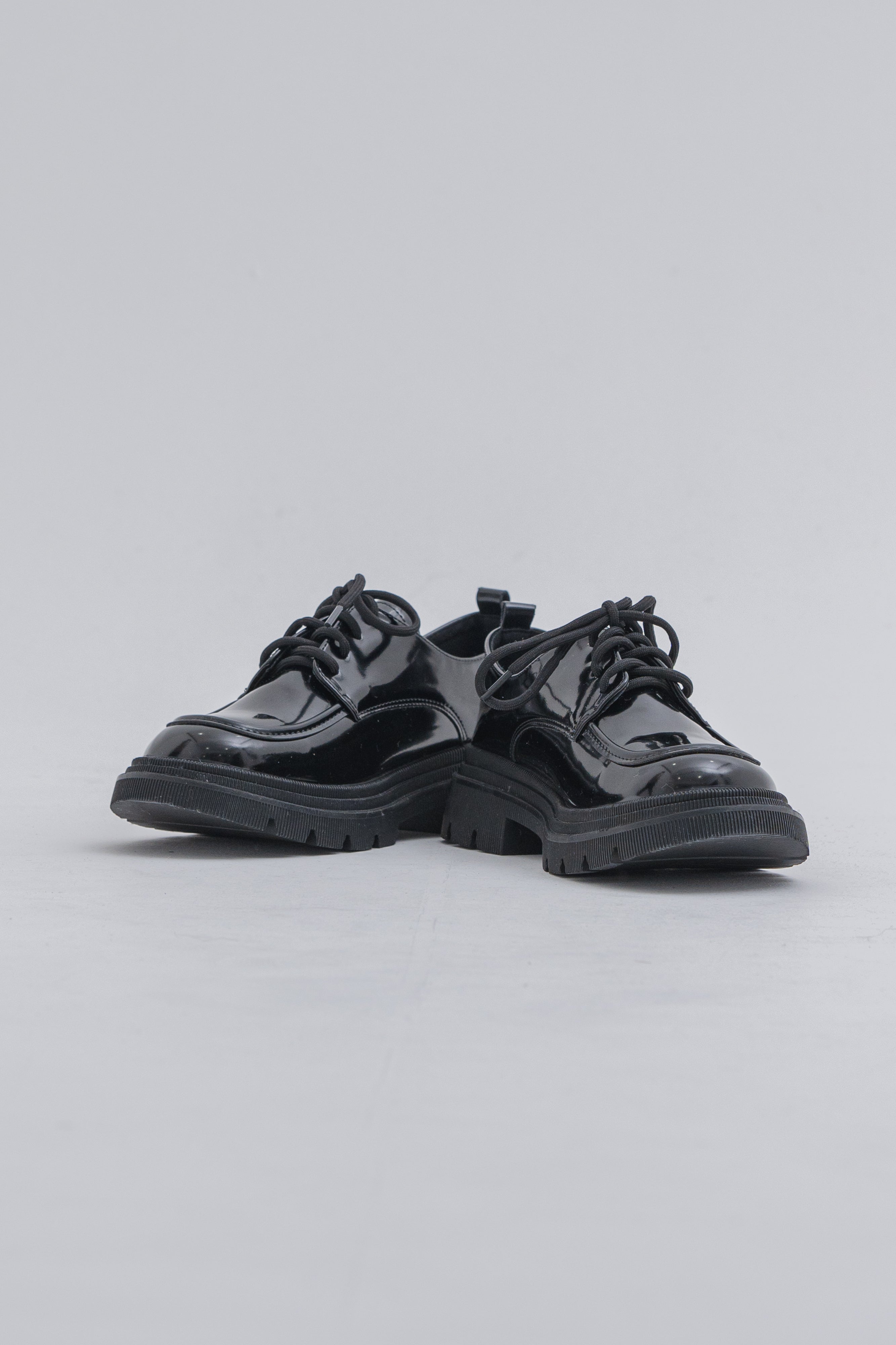 レースアップシューズ