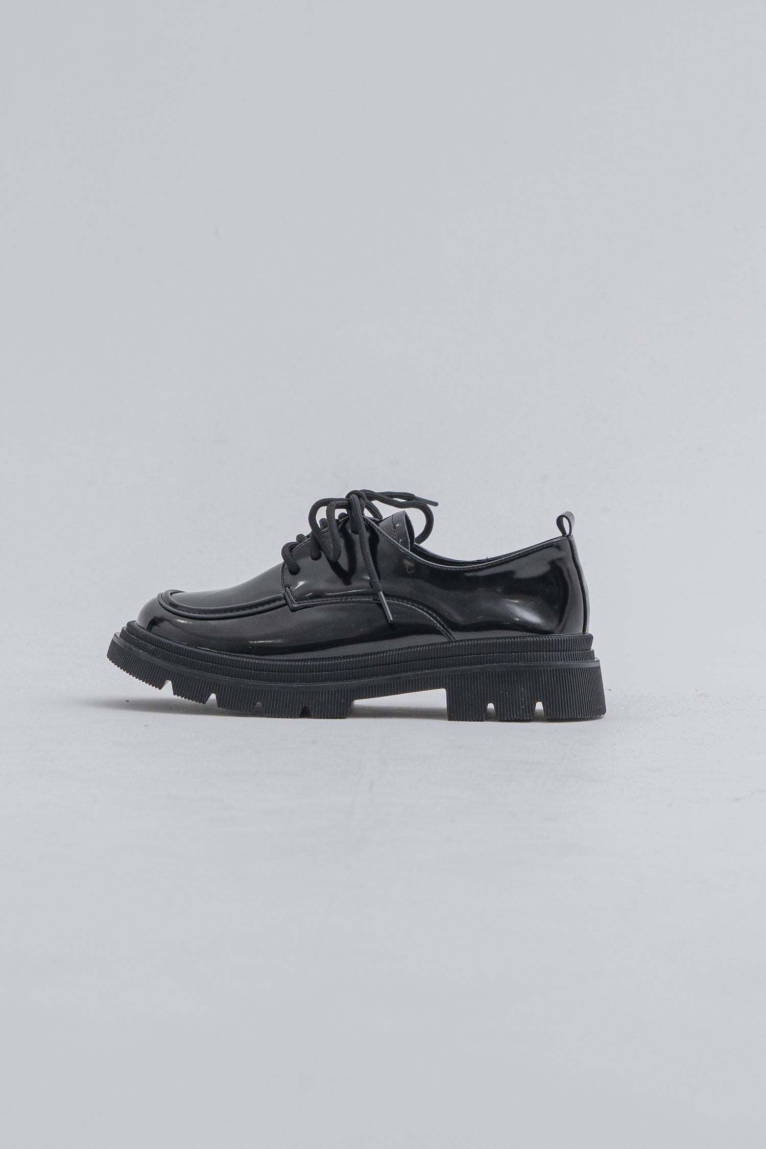 レースアップシューズ