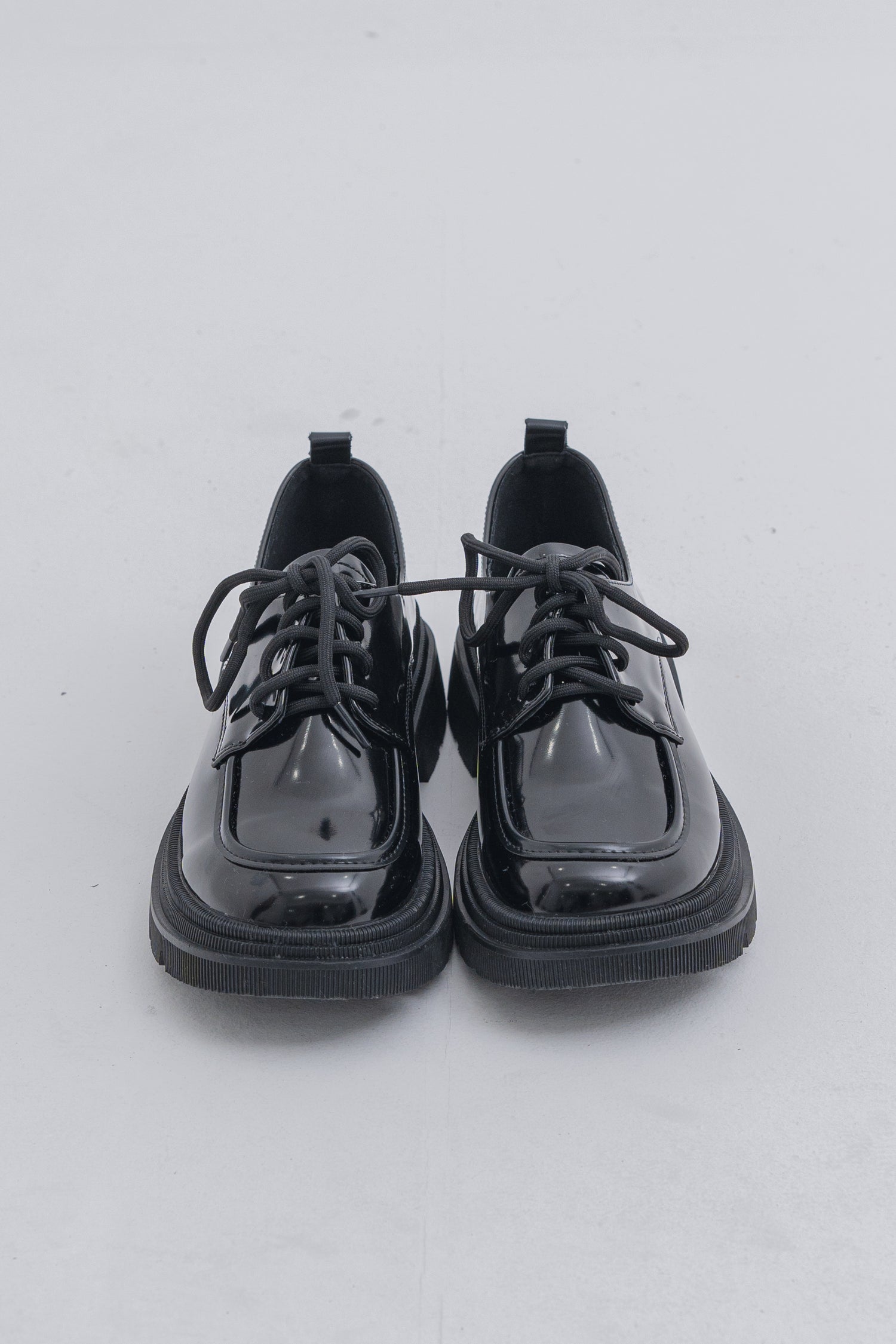 レースアップシューズ