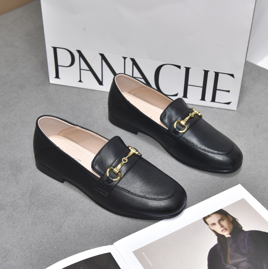 ゴールドアクセントモダンローファー