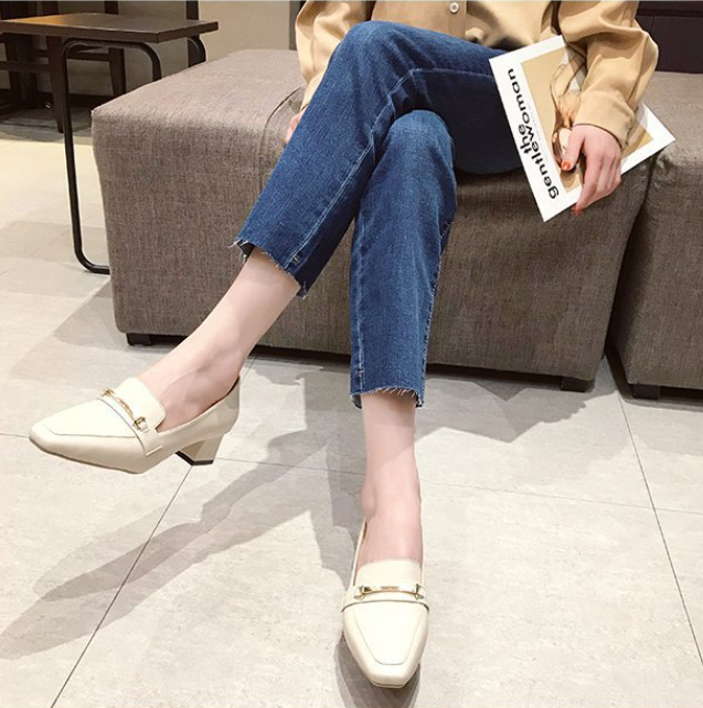 ゴールドアクセントモダンローファー