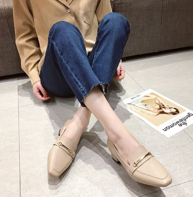 ゴールドアクセントモダンローファー