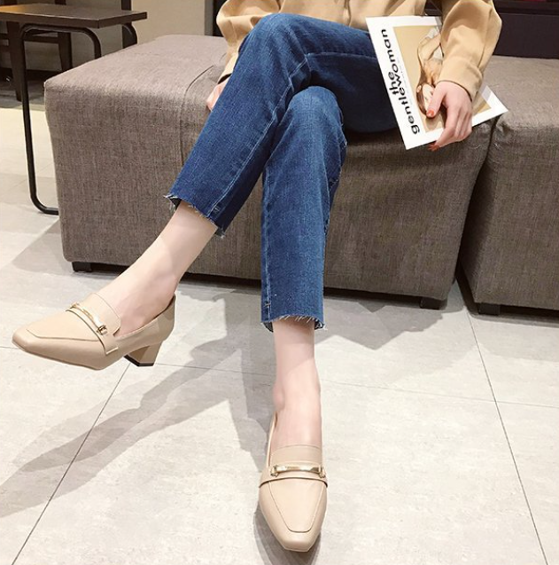 ゴールドアクセントモダンローファー