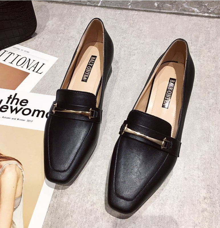 ゴールドアクセントモダンローファー