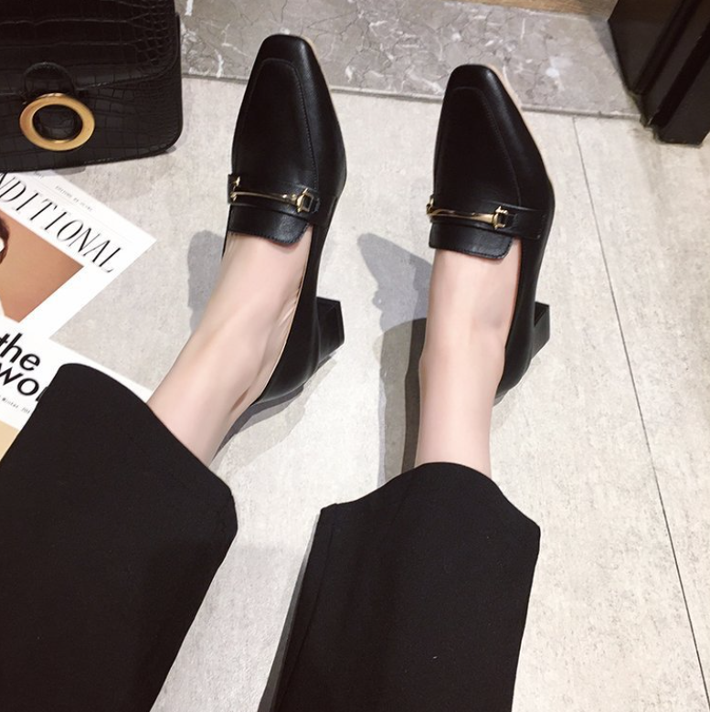 ゴールドアクセントモダンローファー