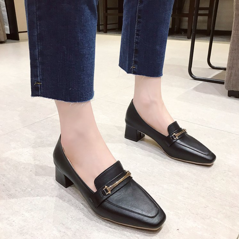 ゴールドアクセントモダンローファー