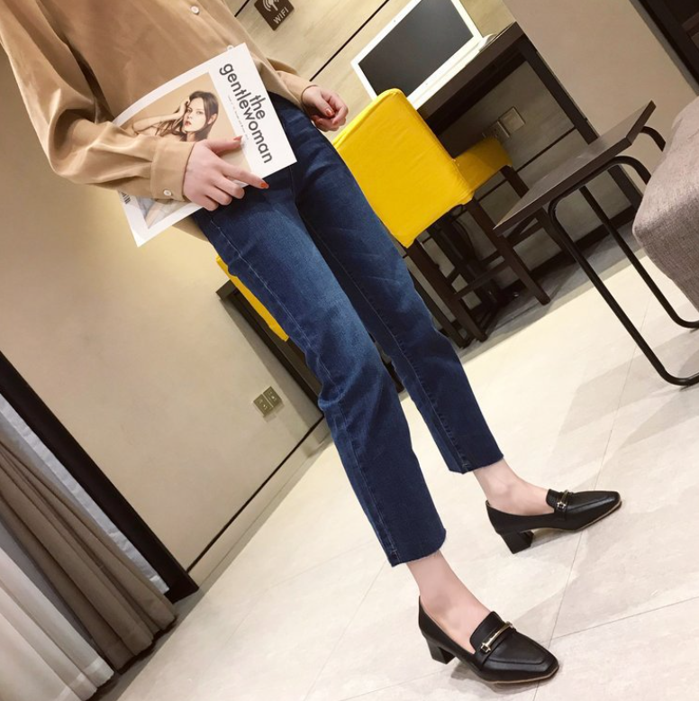 ゴールドアクセントモダンローファー