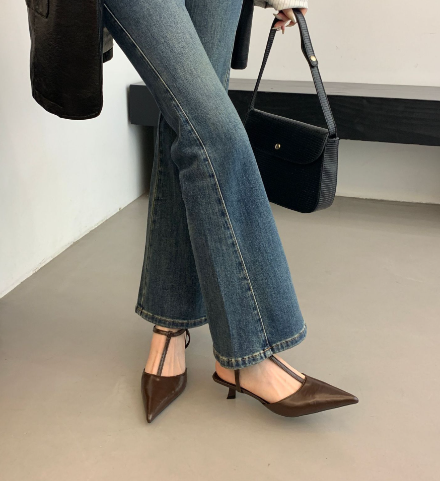 クラシックストラップパンプス