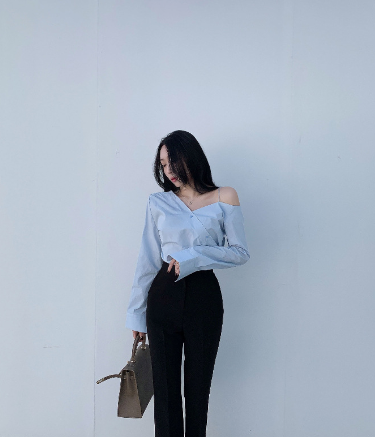 即納【新作 3/13(金)PM12:00~販売START】アシンメトリーカットアウトシャツ