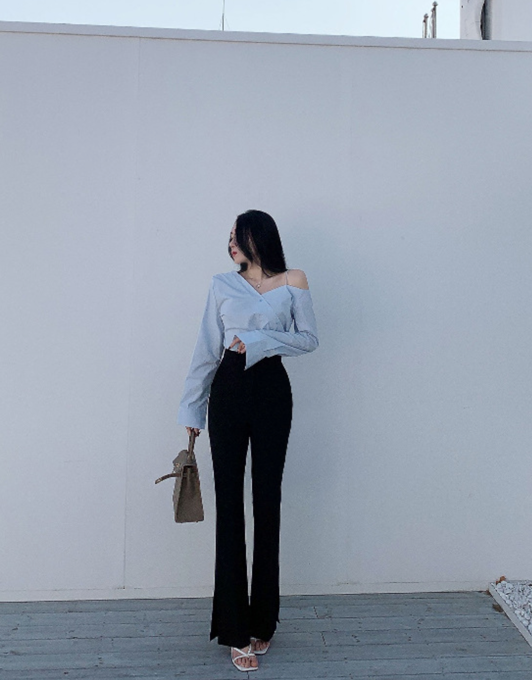 即納【新作 3/13(金)PM12:00~販売START】アシンメトリーカットアウトシャツ