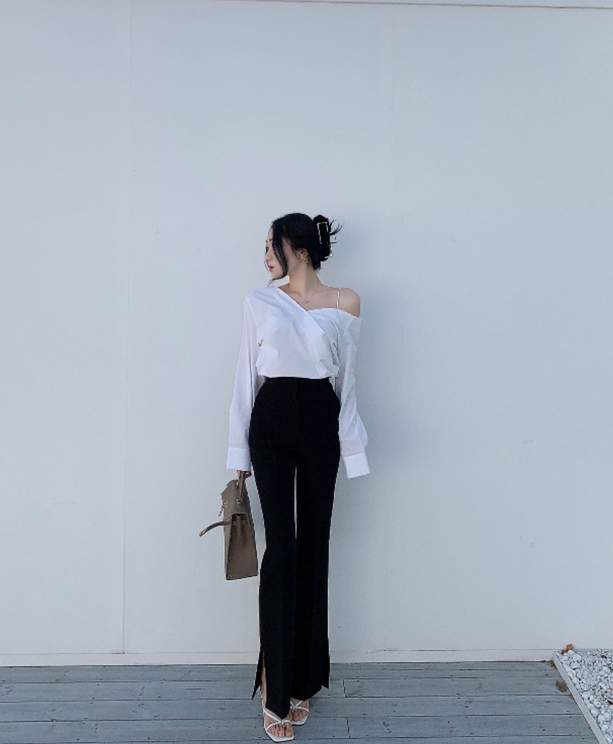 即納【新作 3/13(金)PM12:00~販売START】アシンメトリーカットアウトシャツ