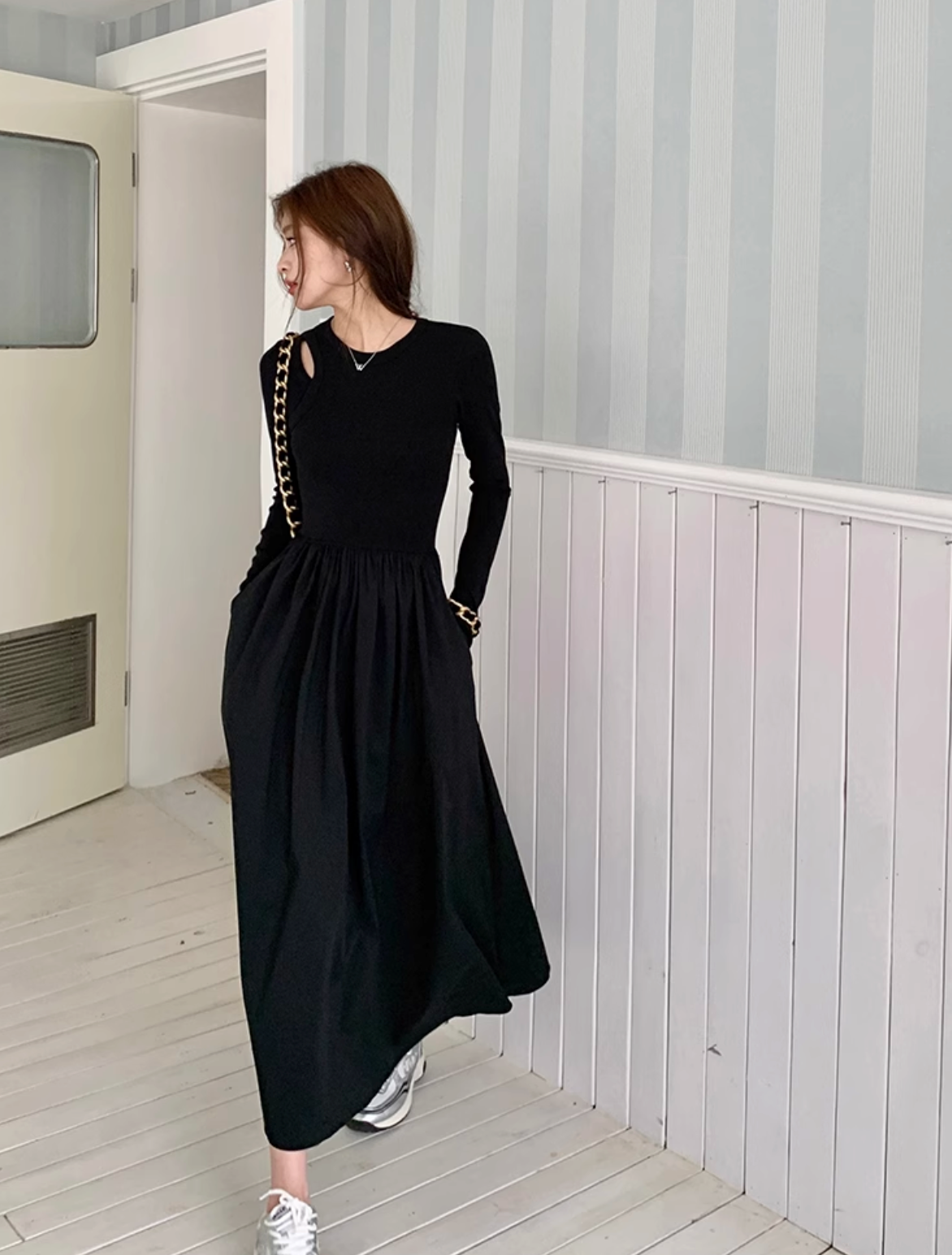 ショルダースリットワンピース