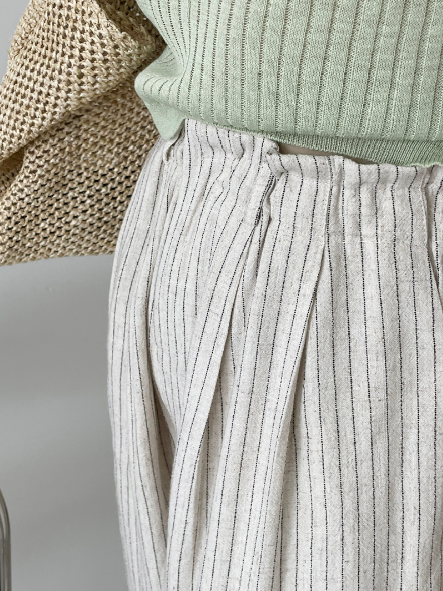 ピンストライプタックワイドパンツ