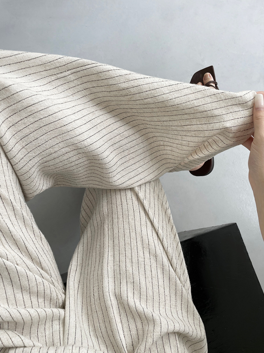 ピンストライプタックワイドパンツ