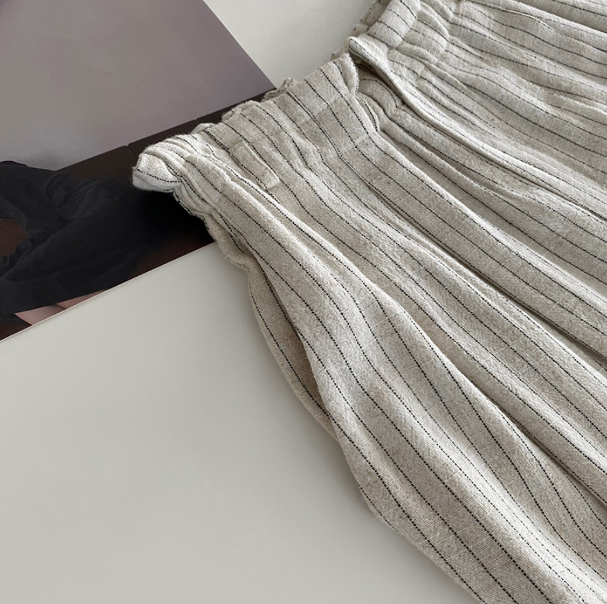 ピンストライプタックワイドパンツ