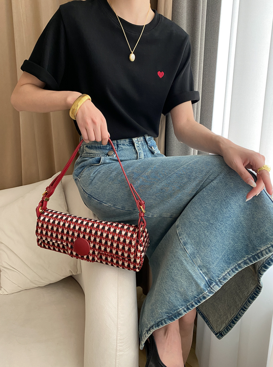 ミニハート刺繍ベーシックTシャツ