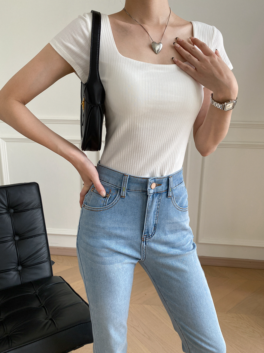 カップ付きスクエアネックリブトップス