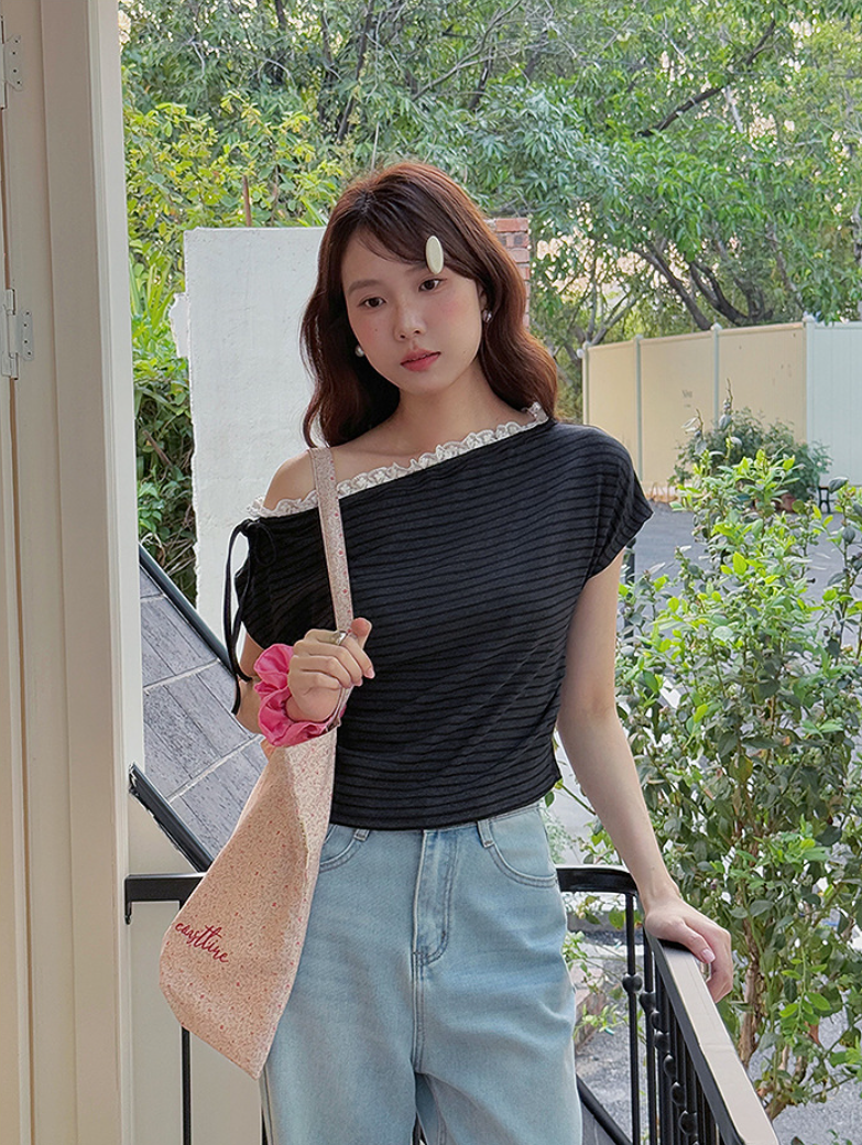 レーストリム オフショルダーTシャツ