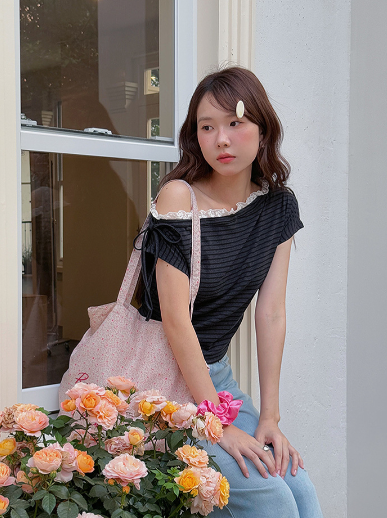 レーストリム オフショルダーTシャツ