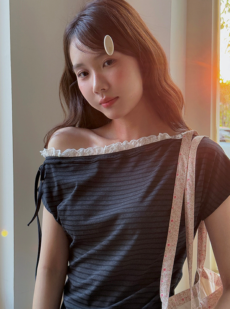 レーストリム オフショルダーTシャツ