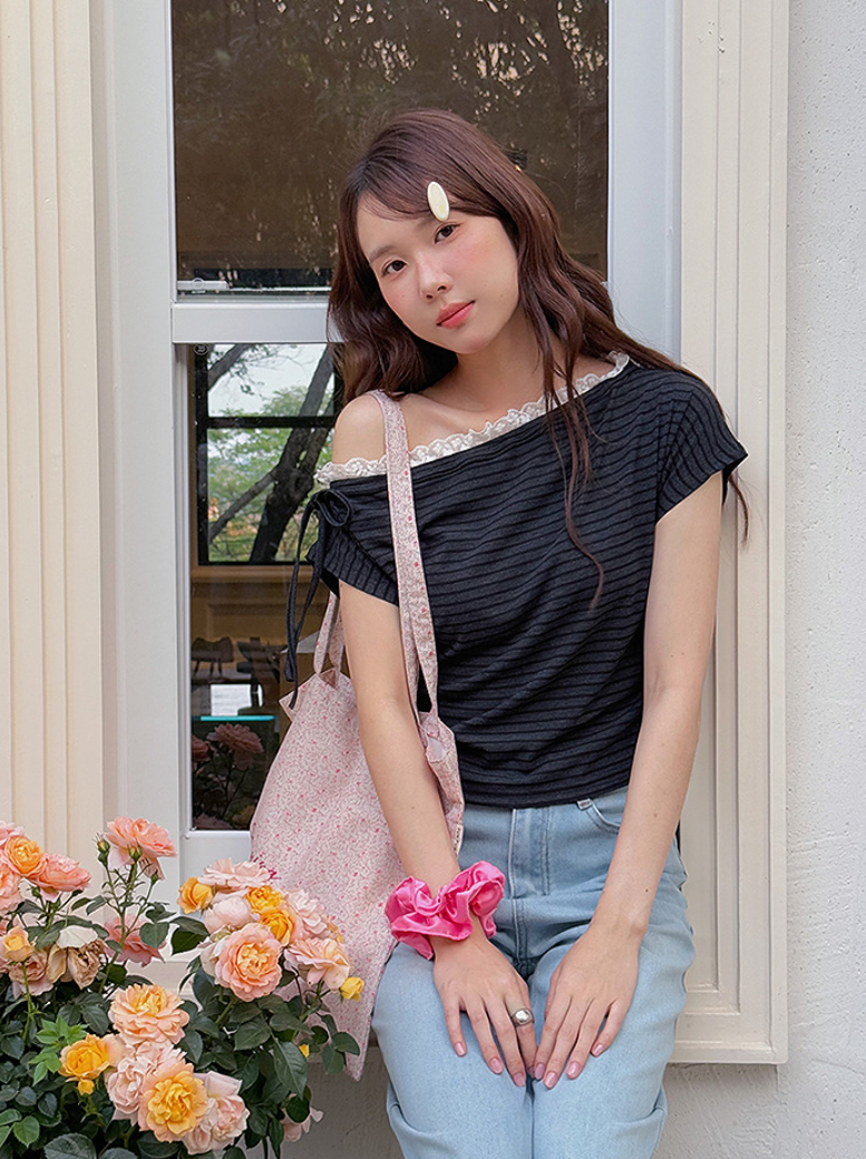 レーストリム オフショルダーTシャツ