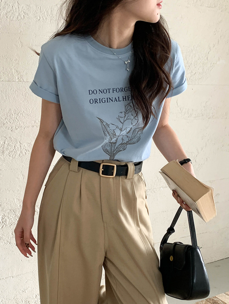ボタニカルプリントTシャツ