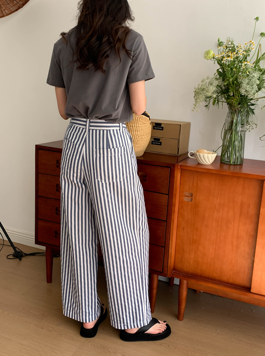 ボタニカルプリントTシャツ