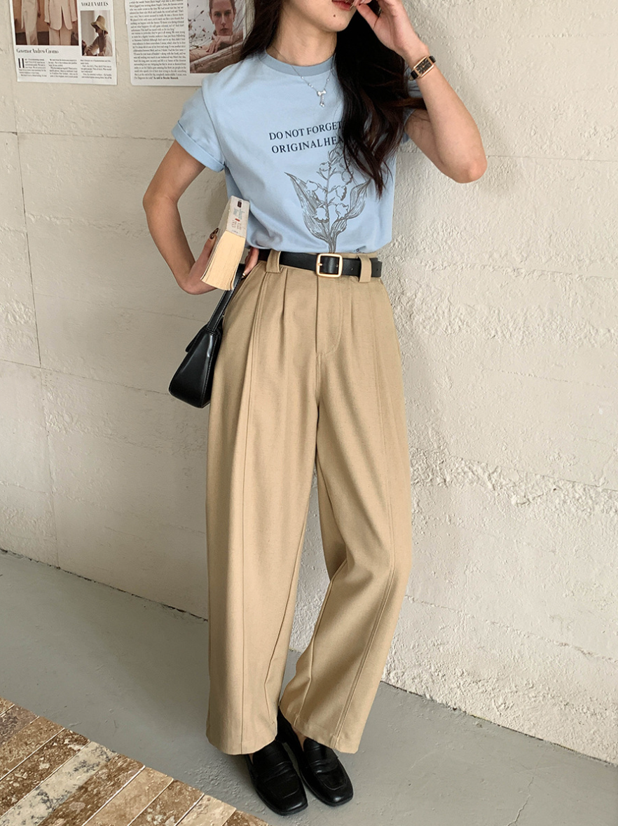 ボタニカルプリントTシャツ