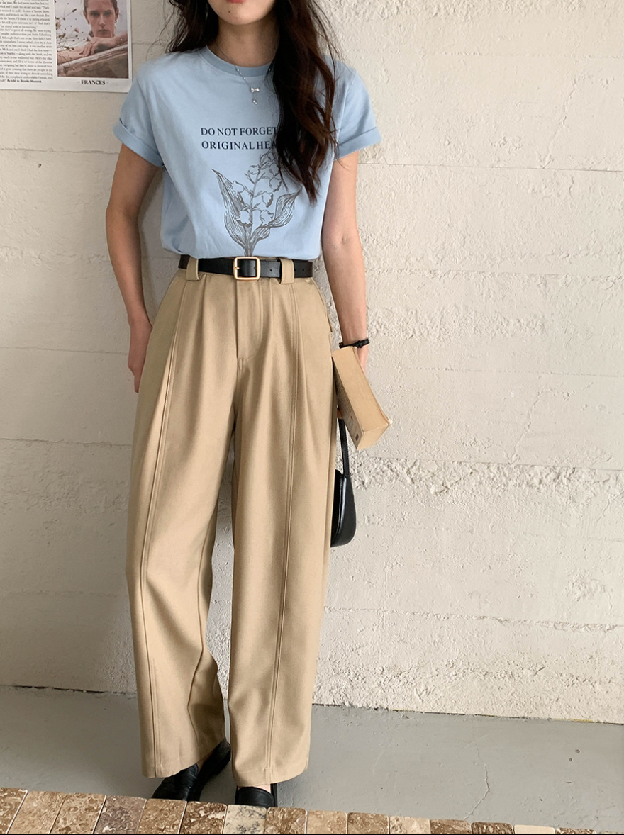 ボタニカルプリントTシャツ