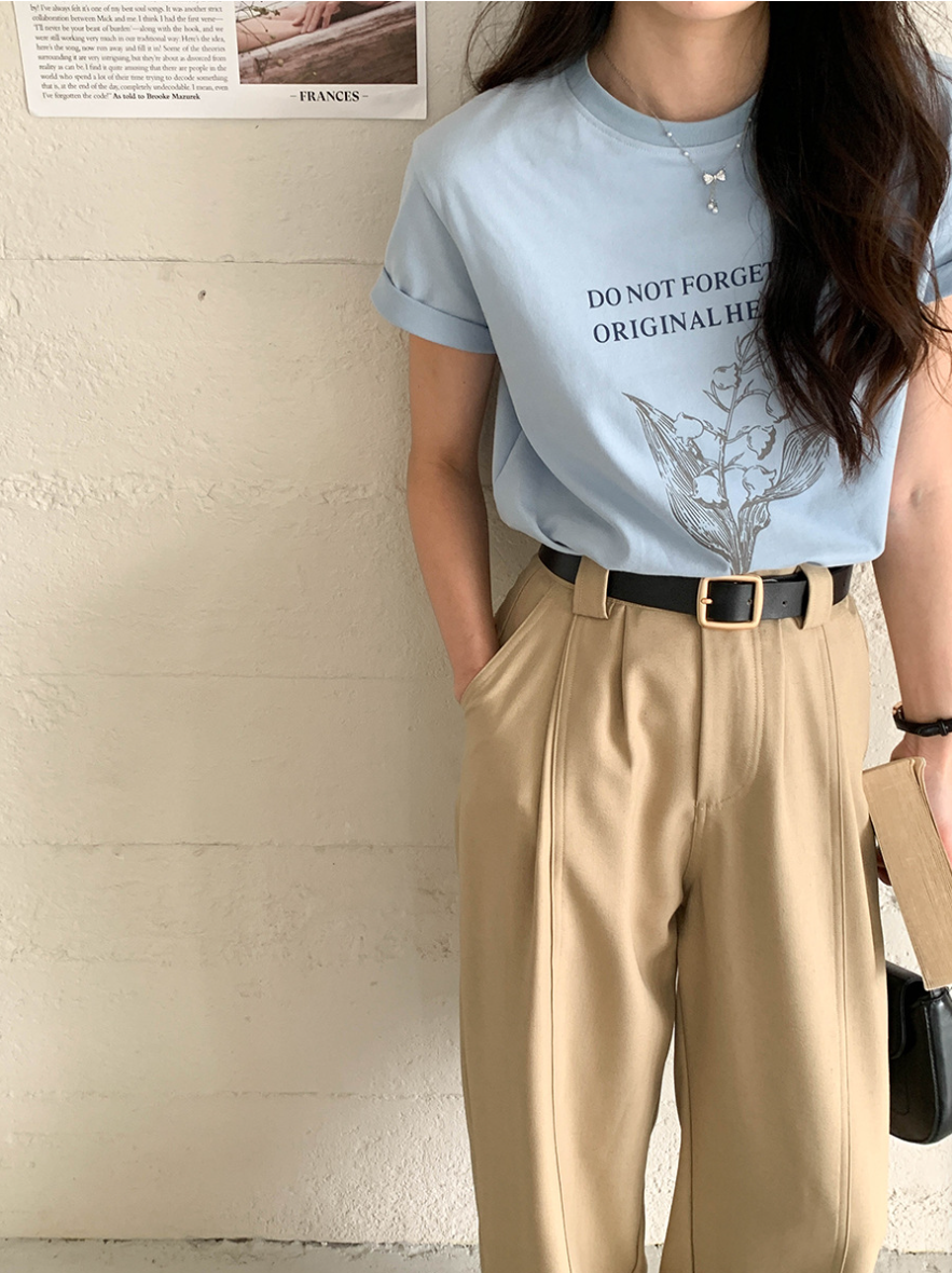 ボタニカルプリントTシャツ