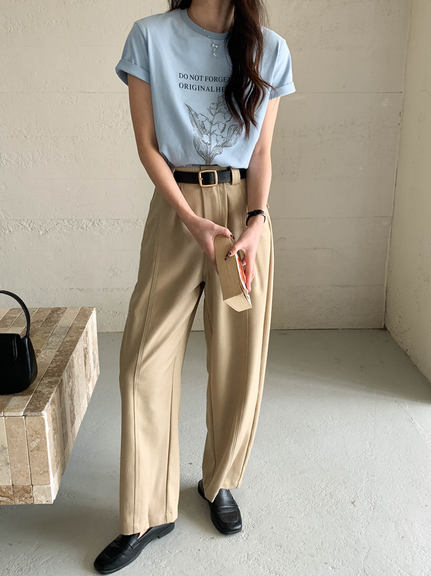 ボタニカルプリントTシャツ