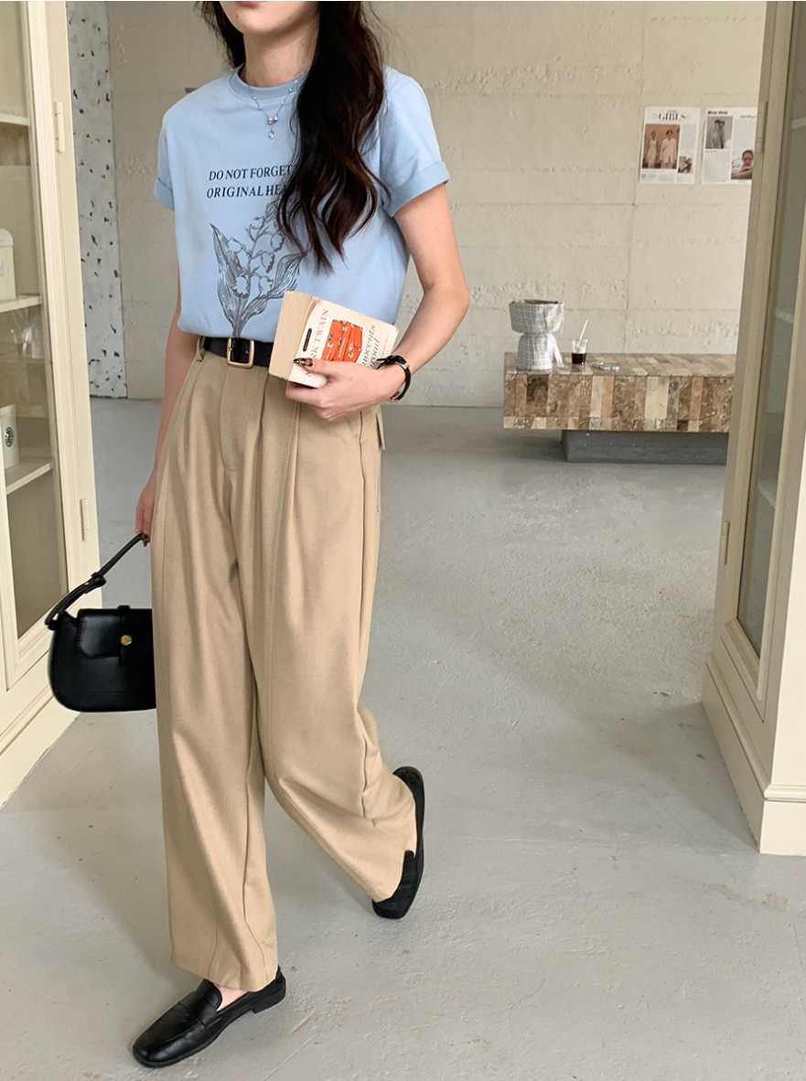 ボタニカルプリントTシャツ