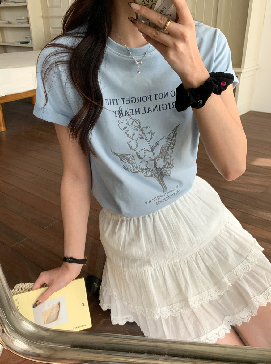 ボタニカルプリントTシャツ
