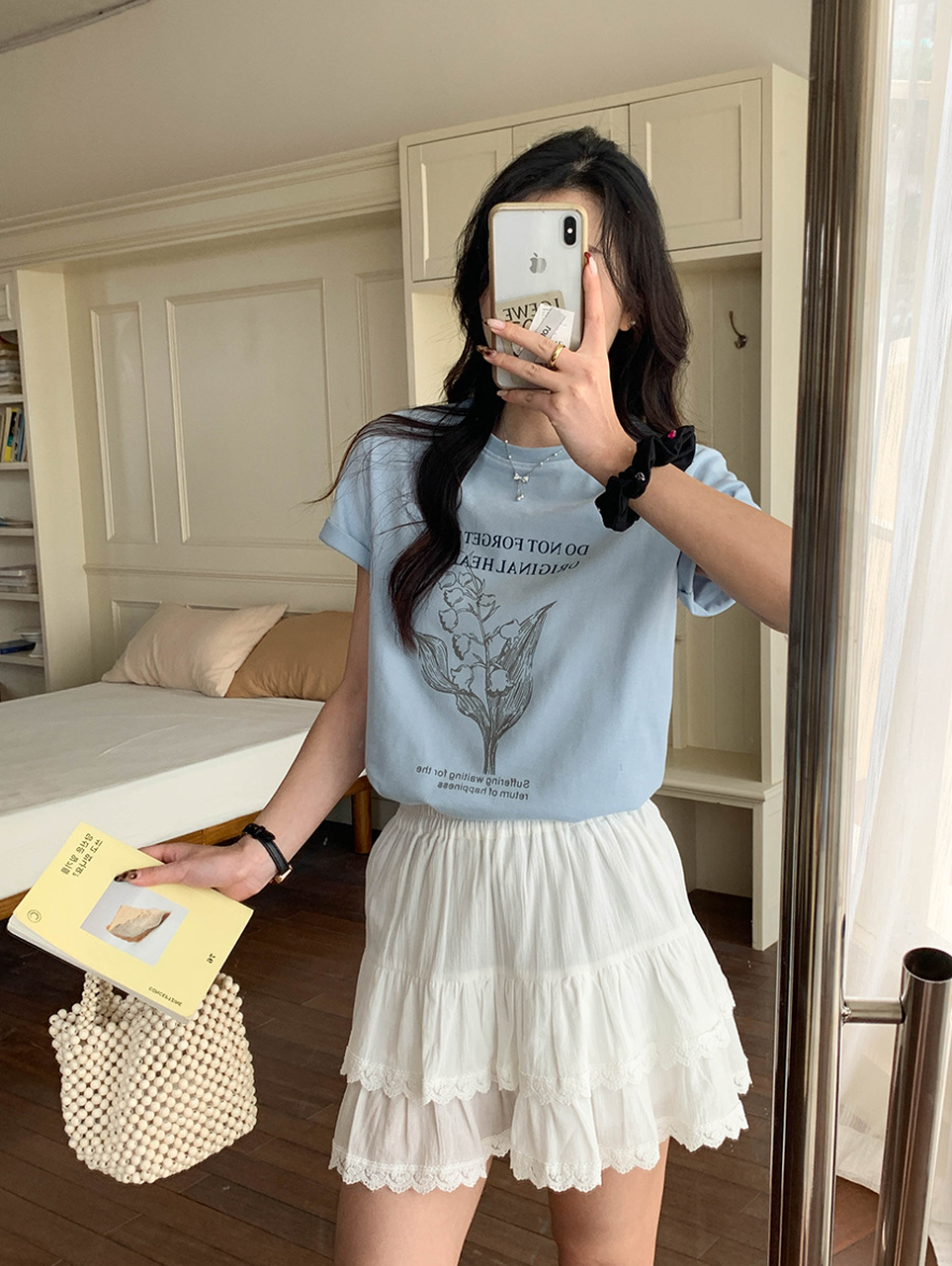 ボタニカルプリントTシャツ