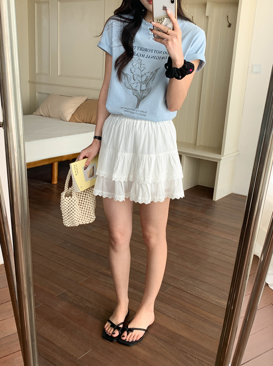 ボタニカルプリントTシャツ