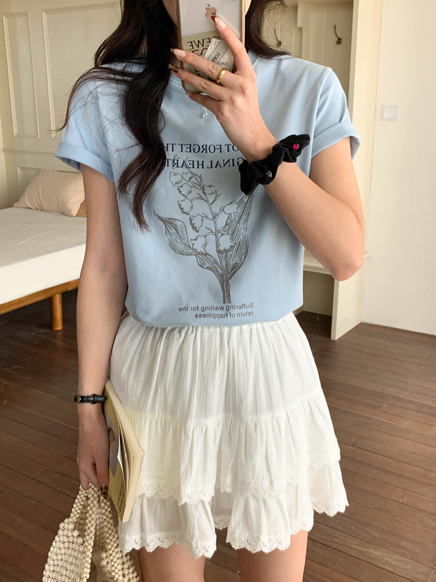 ボタニカルプリントTシャツ