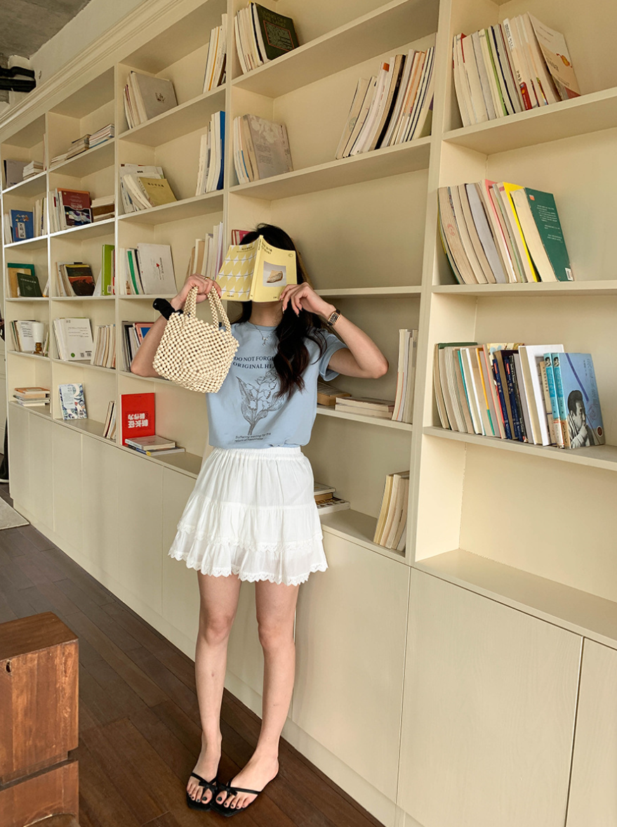 ボタニカルプリントTシャツ