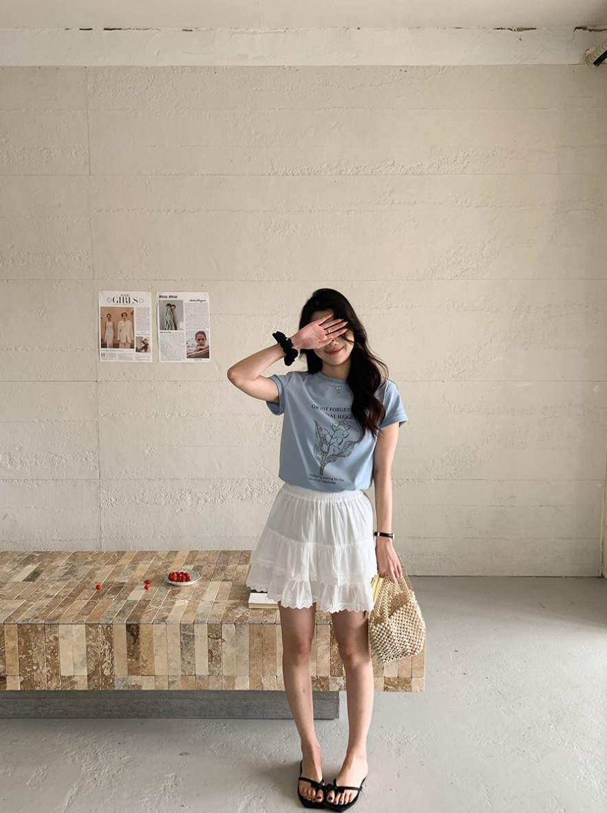 ボタニカルプリントTシャツ