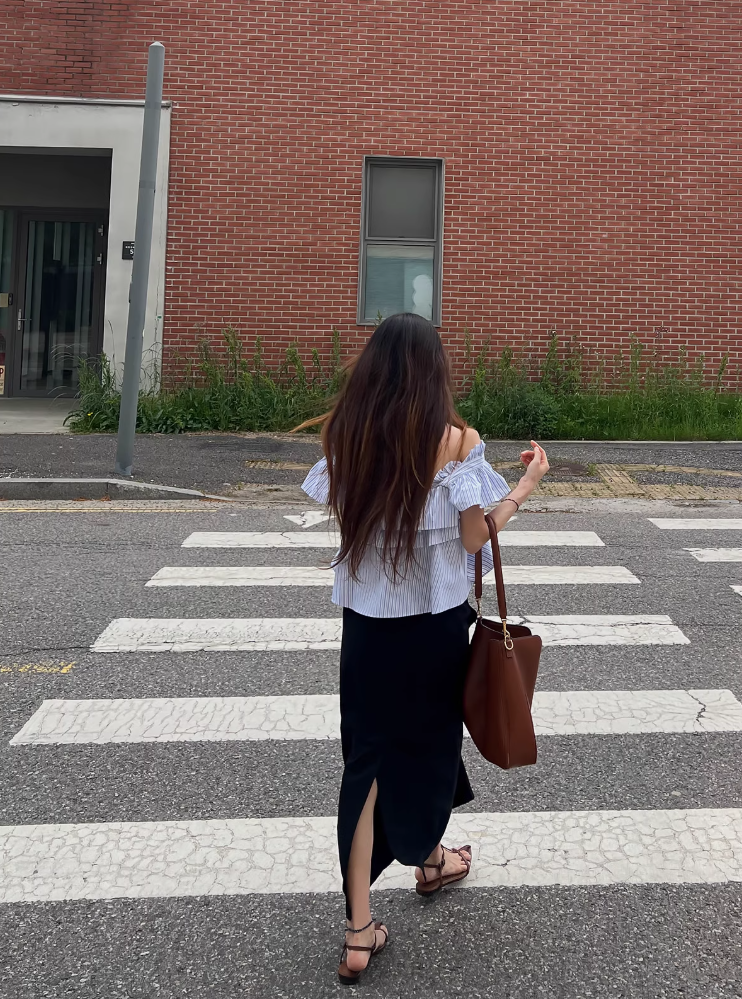 オフショルダーダブルフリルブラウス