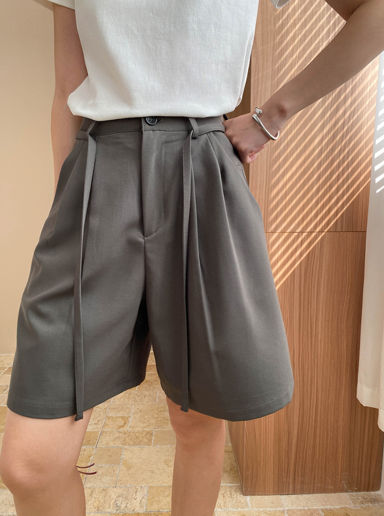 タックデザインベルトショートパンツ