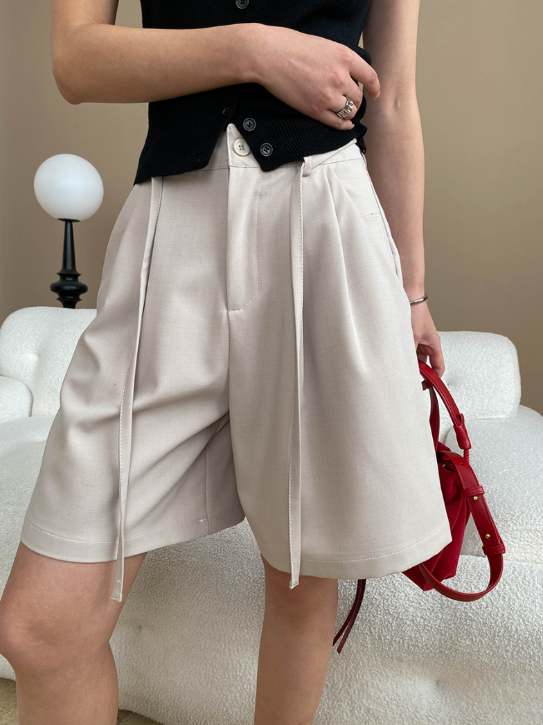 タックデザインベルトショートパンツ