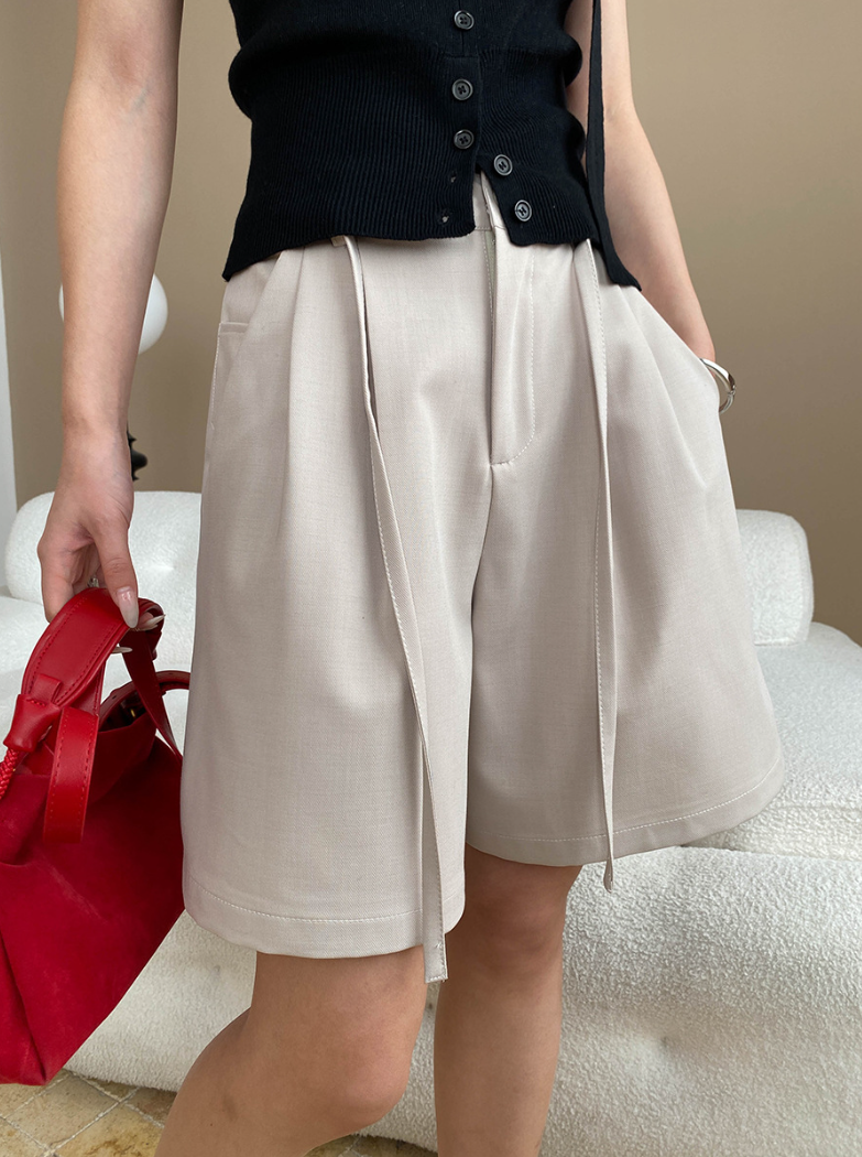 タックデザインベルトショートパンツ