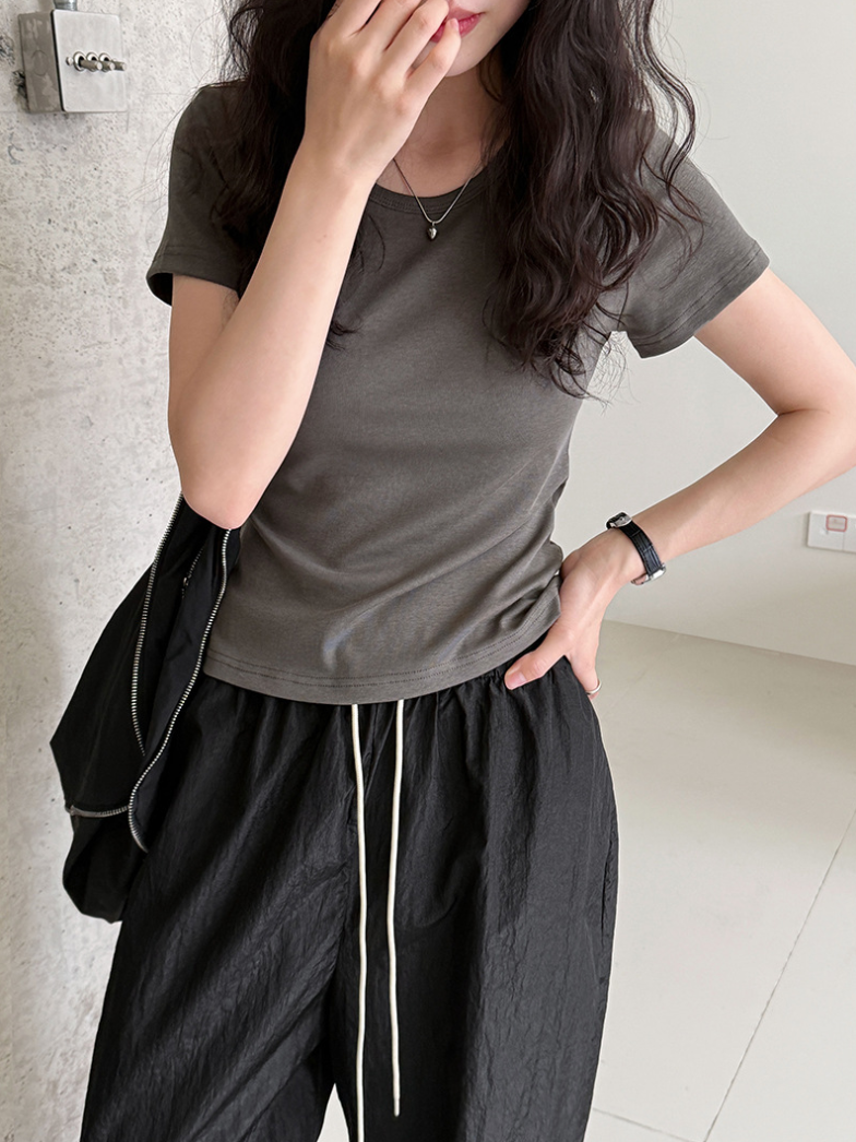 バックカットアウトデザインTシャツ