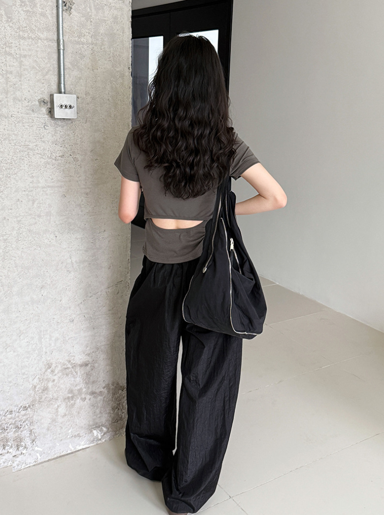バックカットアウトデザインTシャツ