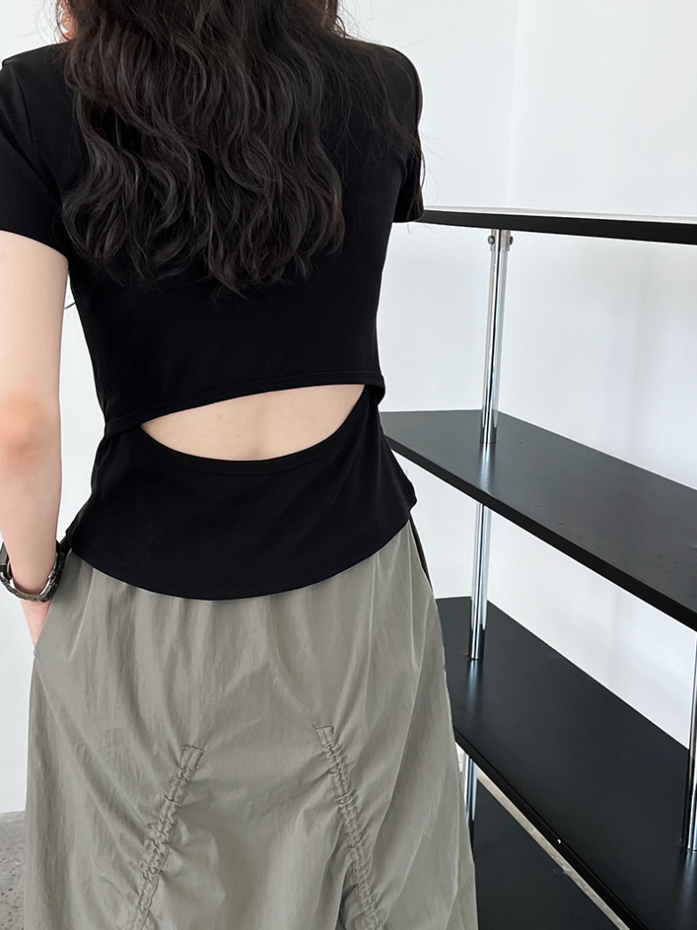 バックカットアウトデザインTシャツ