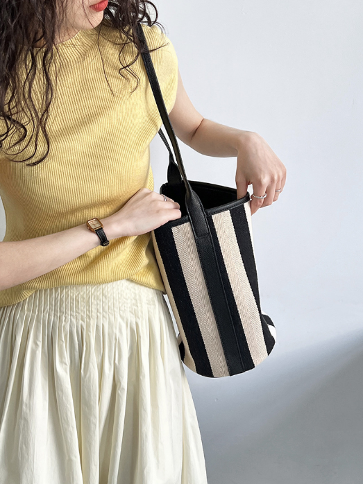 フレンチスリーブリブニットトップス