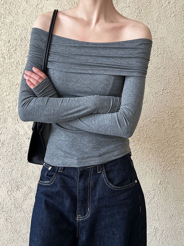 オフショルダーギャザーカットソー