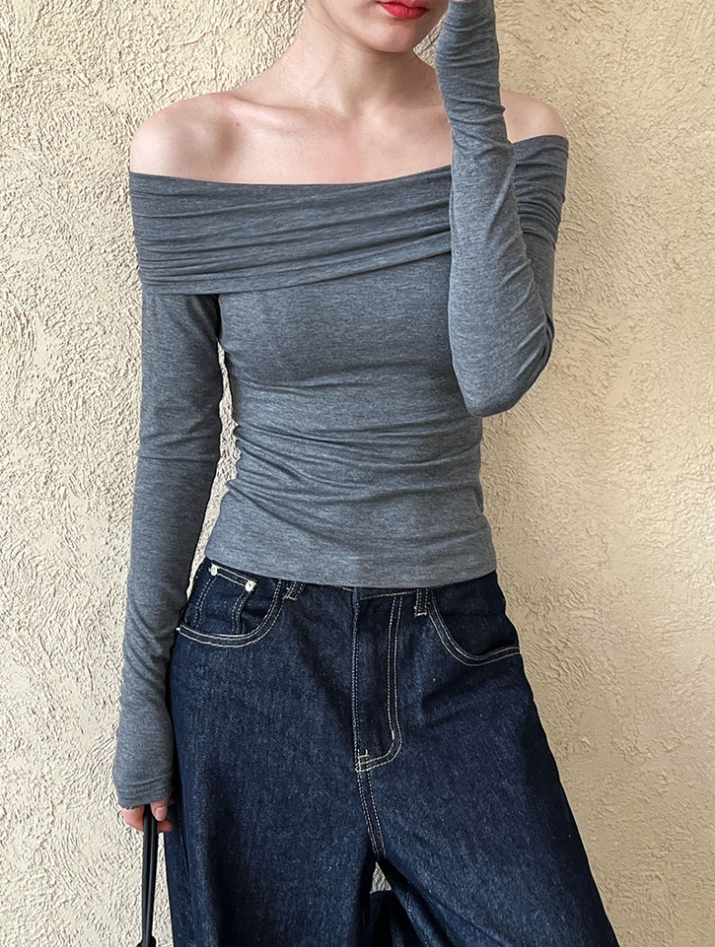 オフショルダーギャザーカットソー